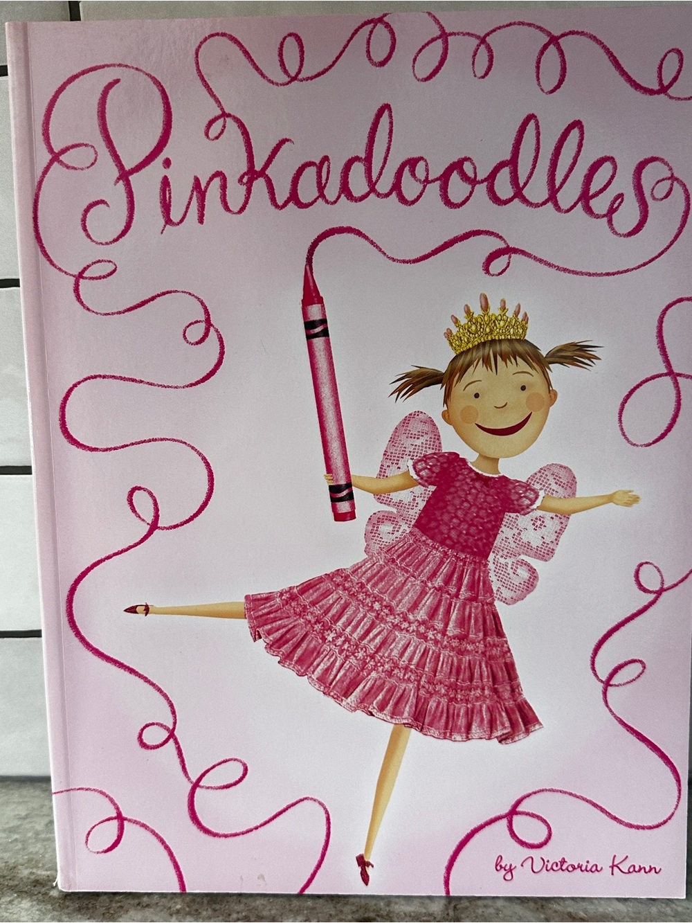 Pinkalicious: Pinkadoodles : 100+ Pages of Creative Fun! by Victoria Kann (2011)